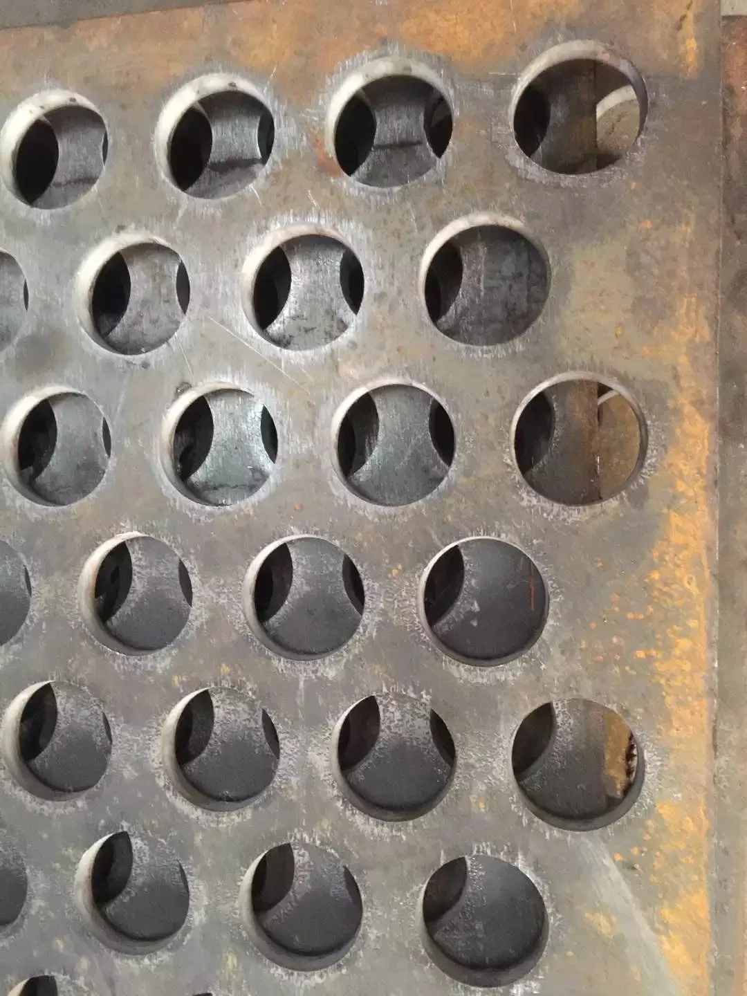 Yaqi Factory Customized High Carbon Steel Decorative Metal Sheets Circle Perforated Metal Mesh