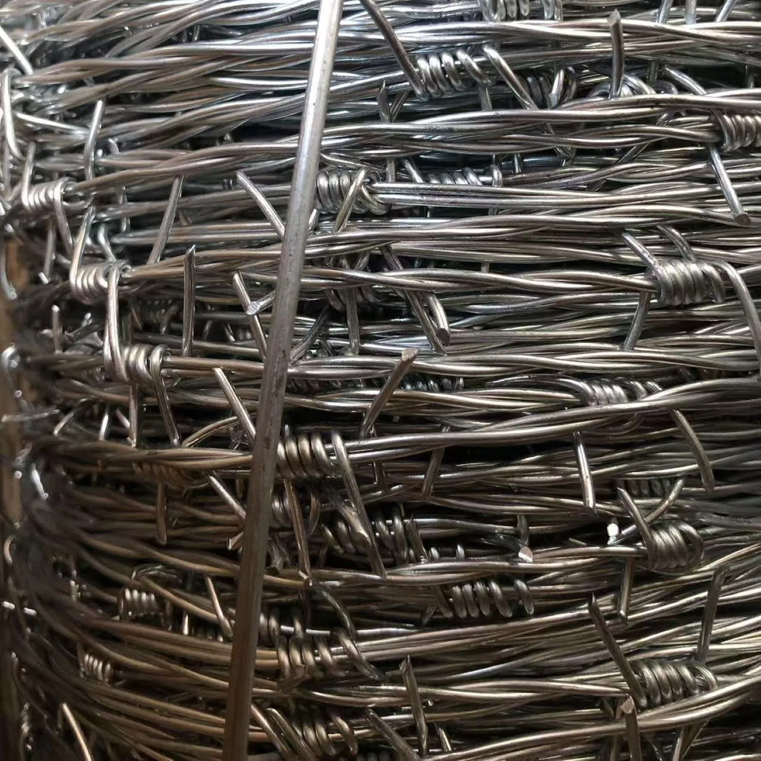 Galvanized/Stainless Steel/PVC Coated Barbed Wire for Mesh Security Fencing