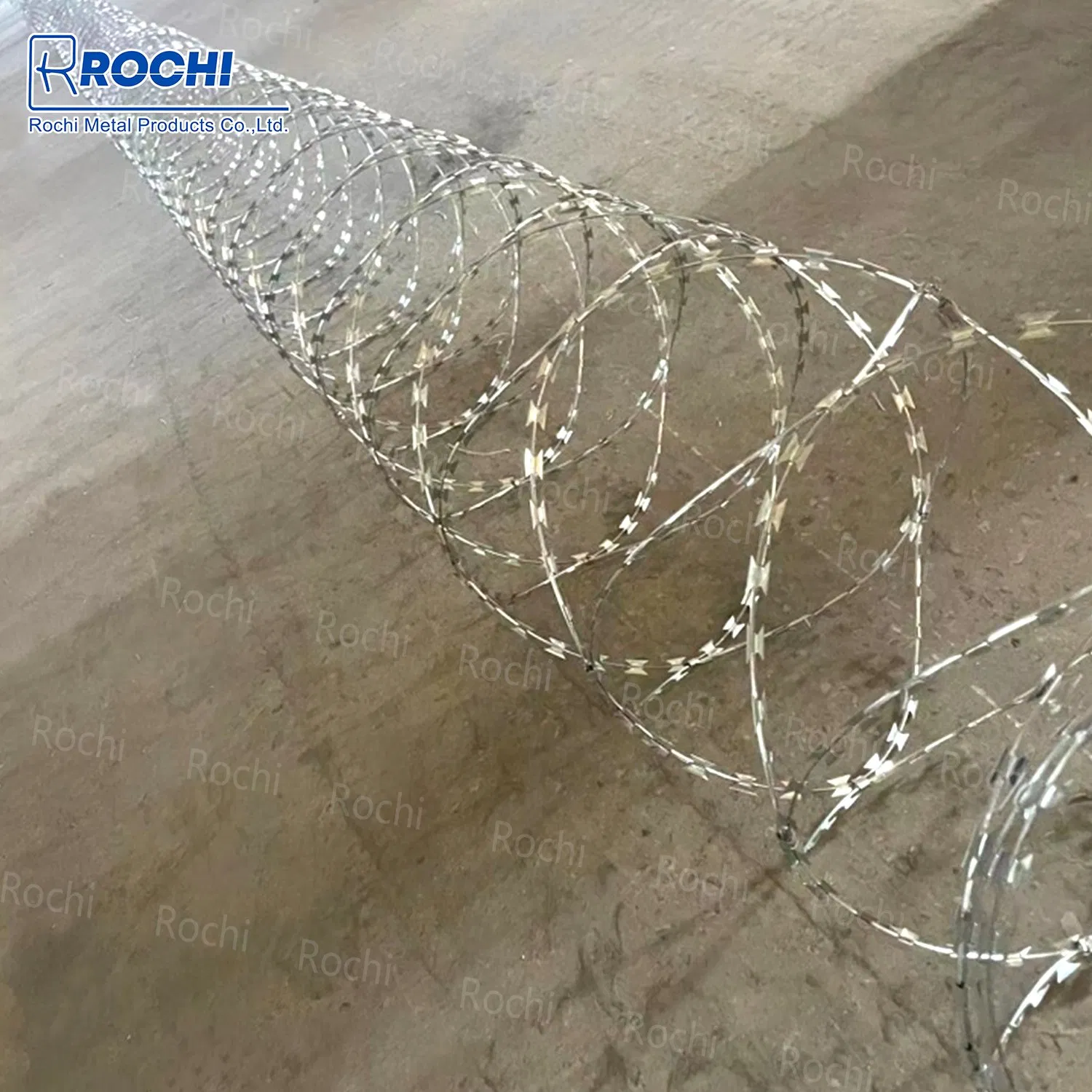 Wholesale Bto-10 16 22 28 30 Type 500mm Coil Security Protection Galvanized Razor Barbed Wire for Prison Use