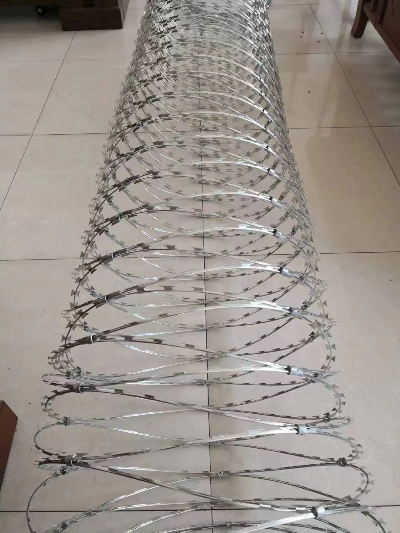Galvanized Bto-22 Razor Wire Fence Stretched Ribbon Barbed Wire for Farm/Fence Coils