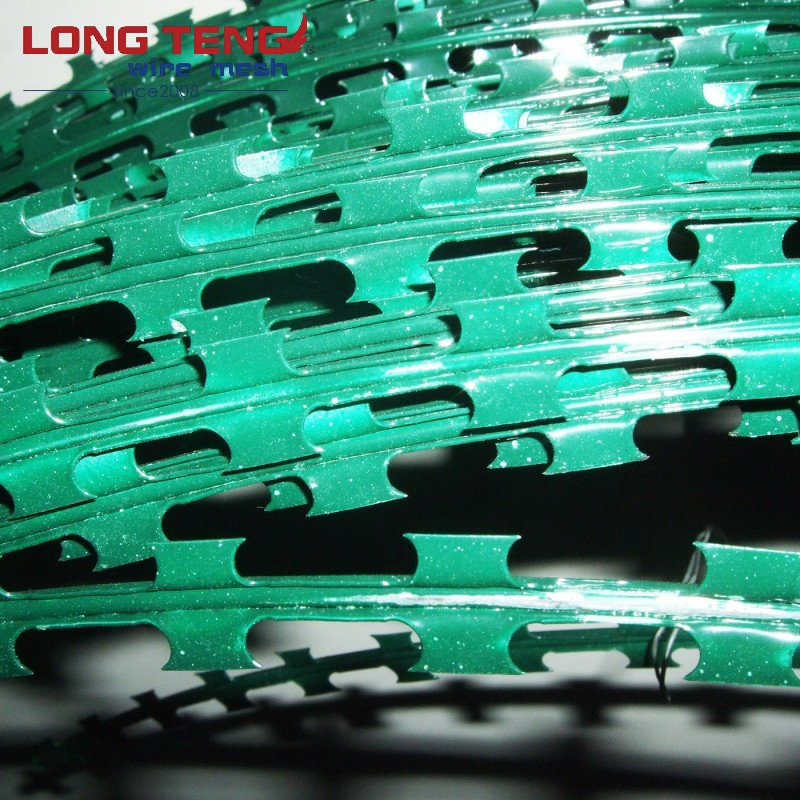 PVC Coated Bto 22 500mmx10kg Concertina Razor Barbed Wire with Clip Security Prison Mesh Fence Roll