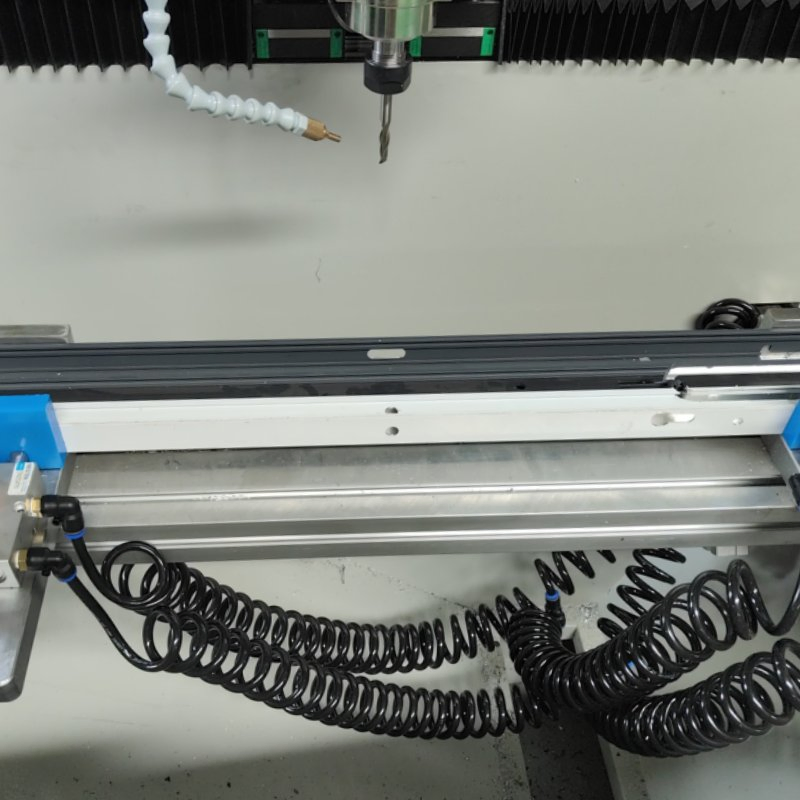 Shiner Machinery Factory CNC Drilling Milling Machine Aluminum Window Routing Copy Router Lock Hole Industrial Curtain