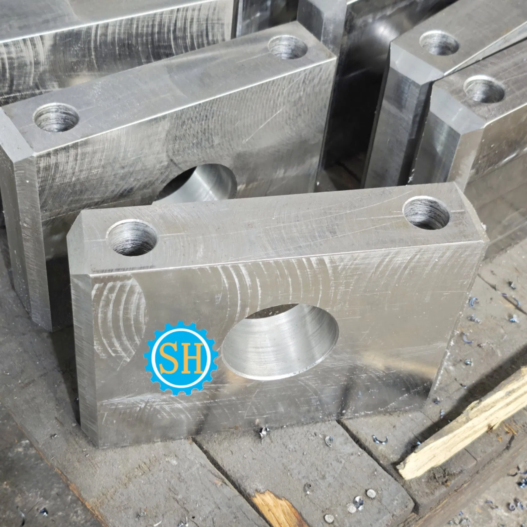 Custom Small Steel Holder Bracket Parts Drilling CNC Milling Machining Services Sanhui