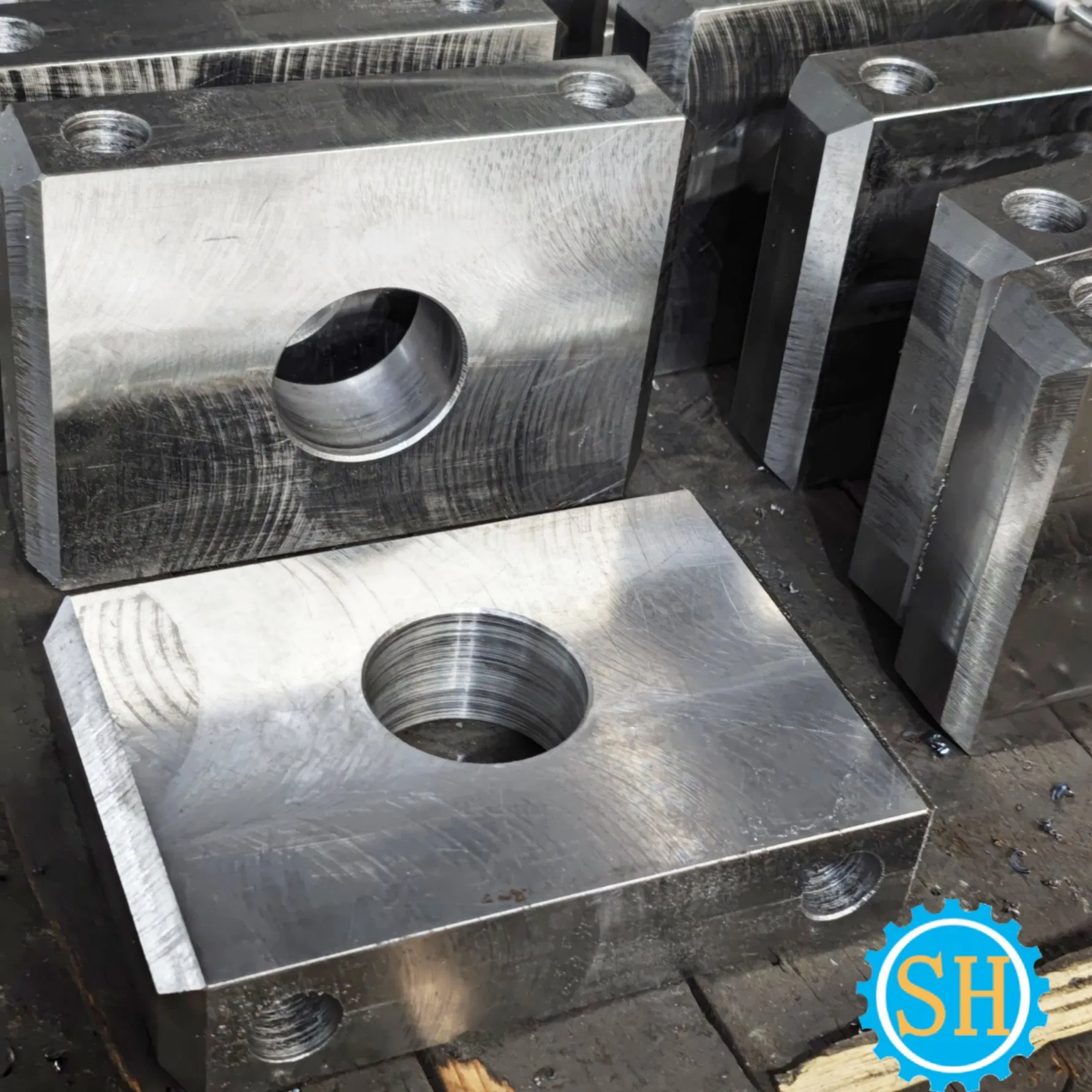 Custom Small Steel Holder Bracket Parts Drilling CNC Milling Machining Services Sanhui