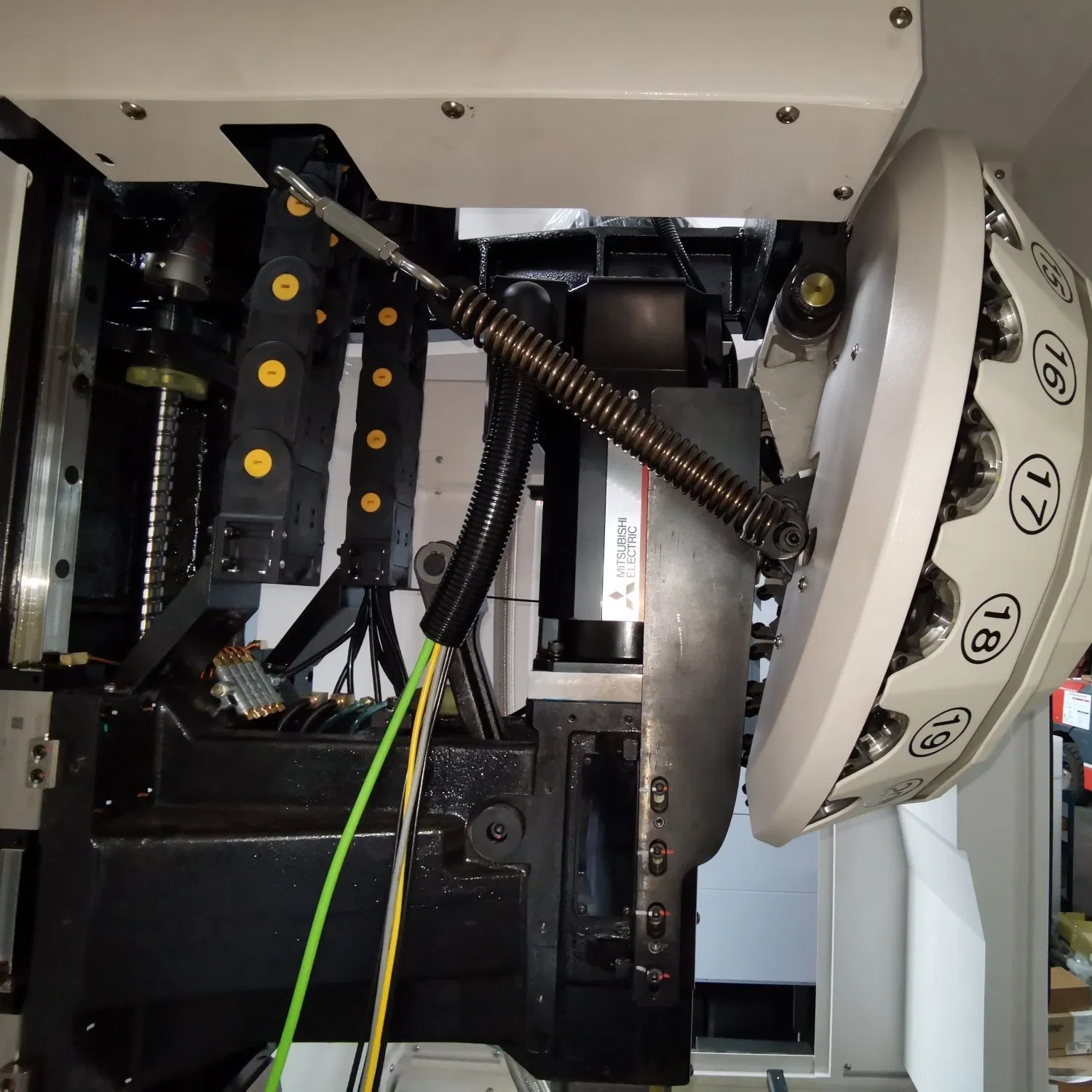 Jinnfa Yjm-1160V 3-5 Axis High Precision High Speed Machining Center/CNC Vertical Machining Center