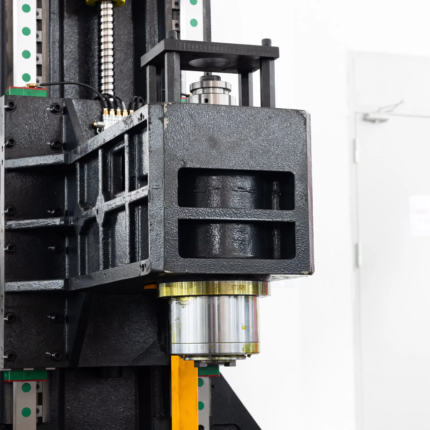 Nmc125s CNC Horizontal Machining Center with High Precision and Speed