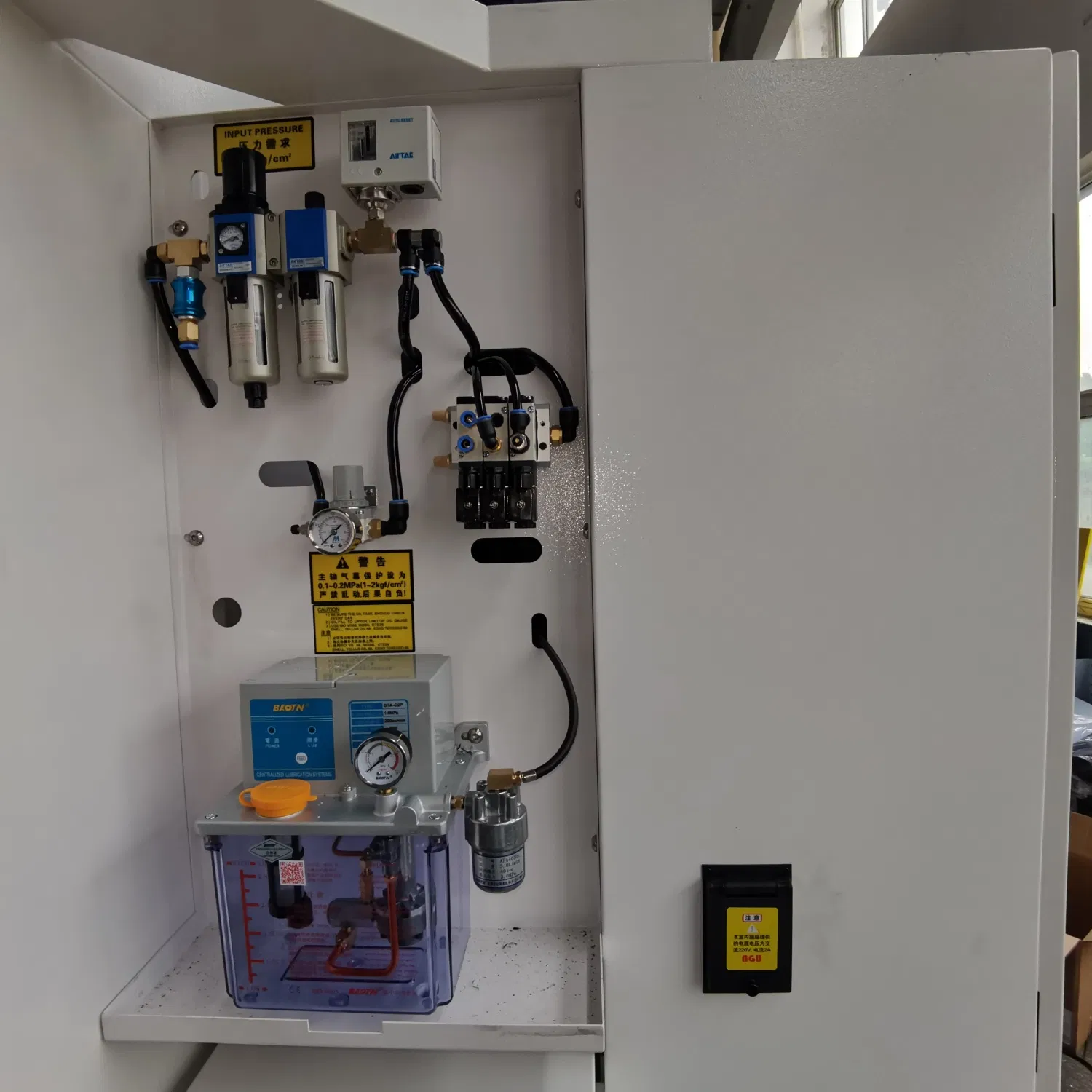 Jinnfa Yjm-1160V 3-5 Axis High Precision High Speed Machining Center/CNC Vertical Machining Center