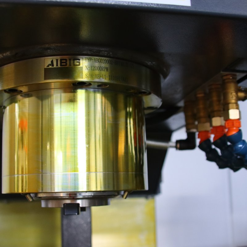 High Speed CNC Vertical Machining Center 5 Axis Machining Center Vmc1160 for Fancu Control Syster