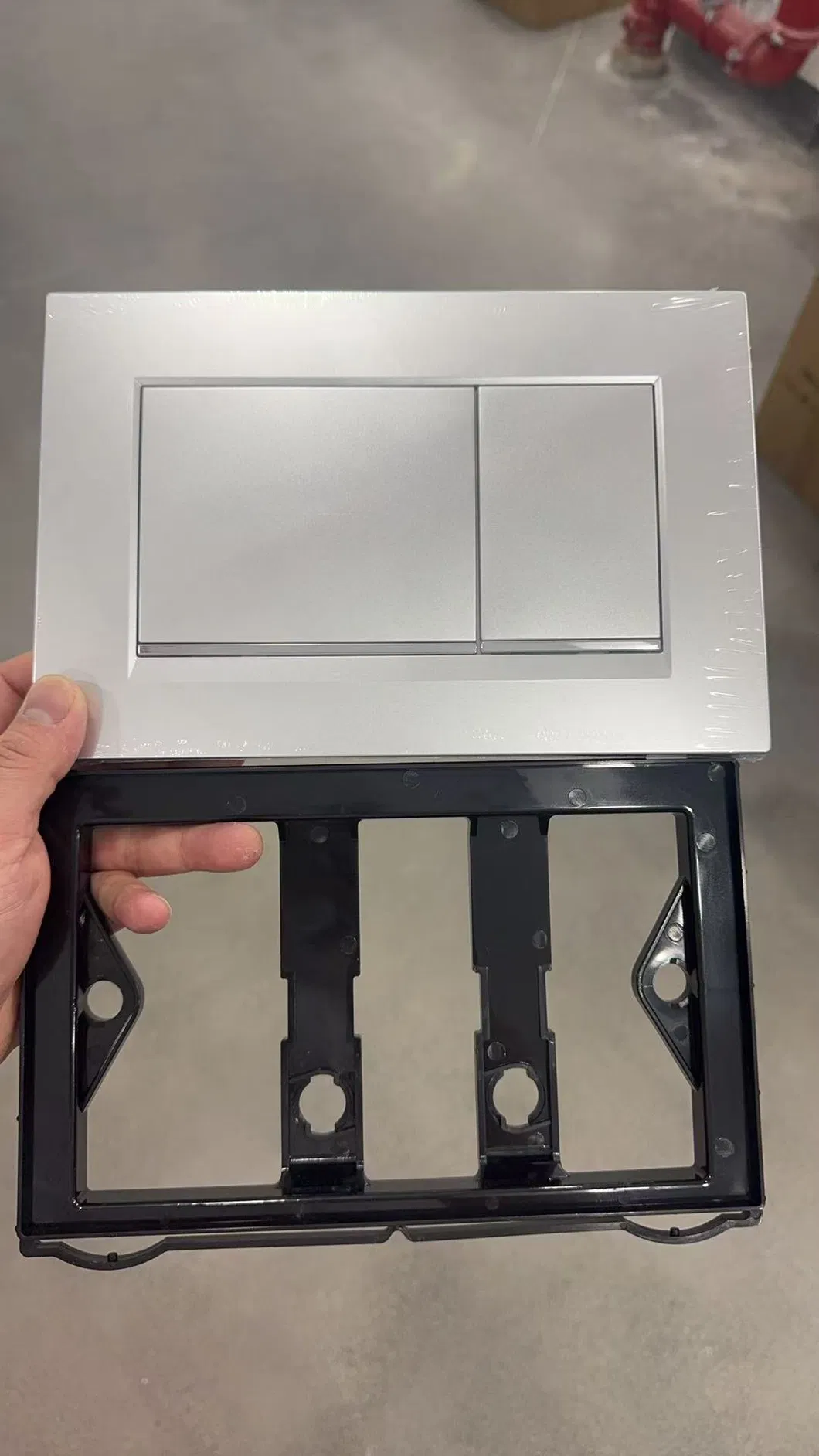 Concealed cistern flush plate