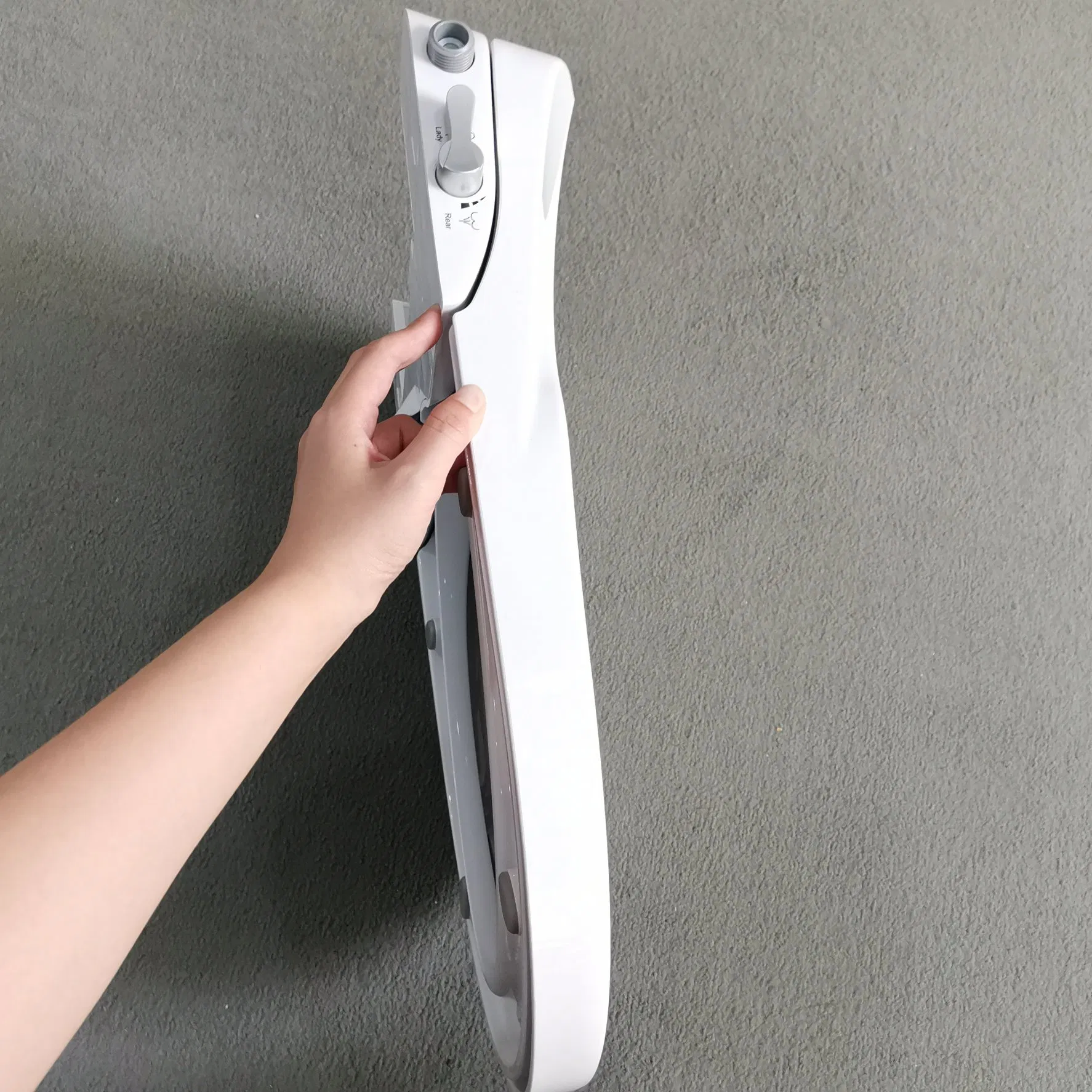 D-Shaped Soft Close Toilet Lid Dual Nozzle Self-Cleaning Bidet Seat Non Electric Elongated Shape Toilet Seat Bidet