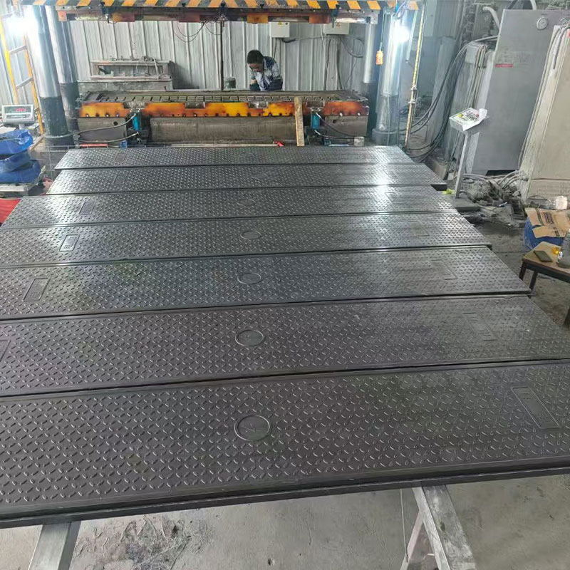 Fiberglass Trench Plate Chamfered Edge for Safe Handling and Maintenance