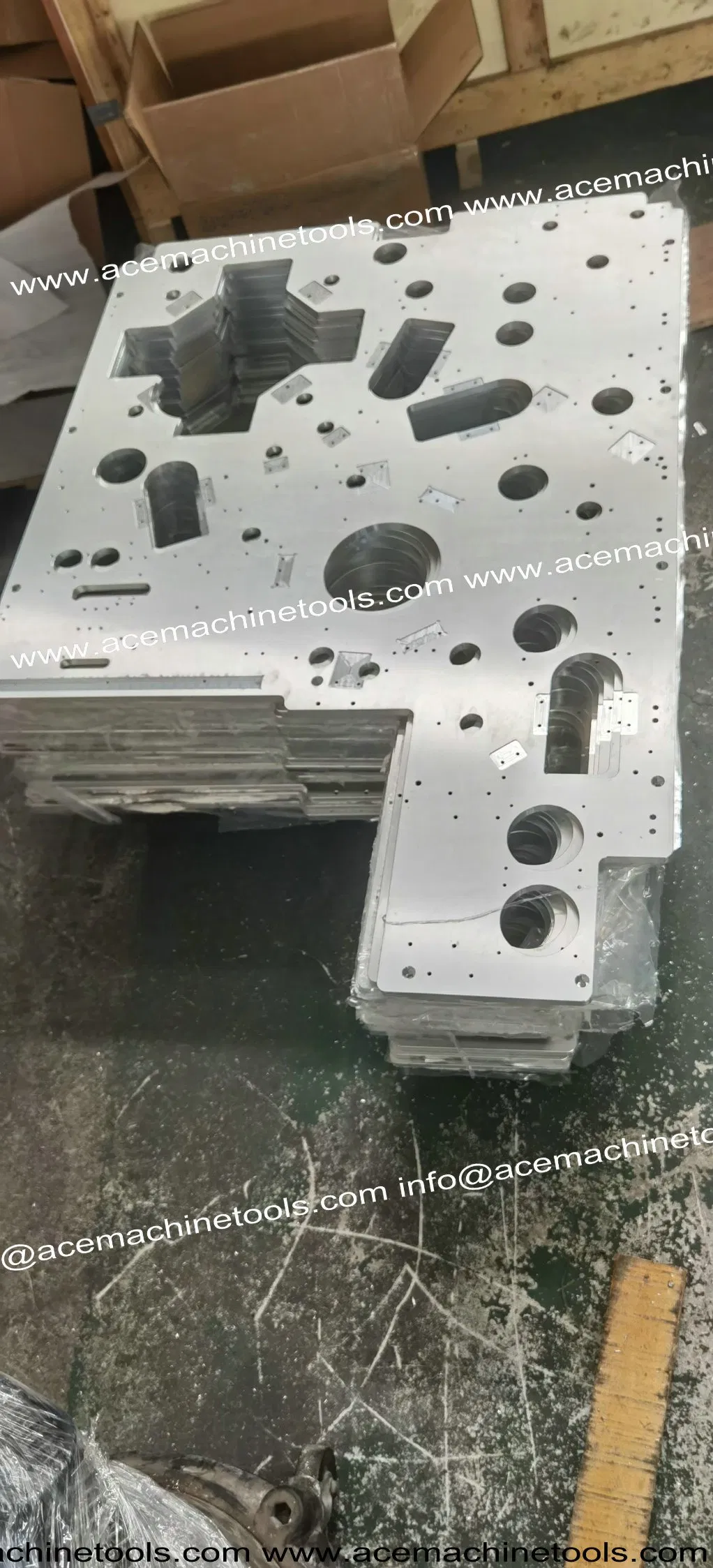 CNC High Speed Aluminum Plate Engraving Router and Milling Machine (LGM-1313)
