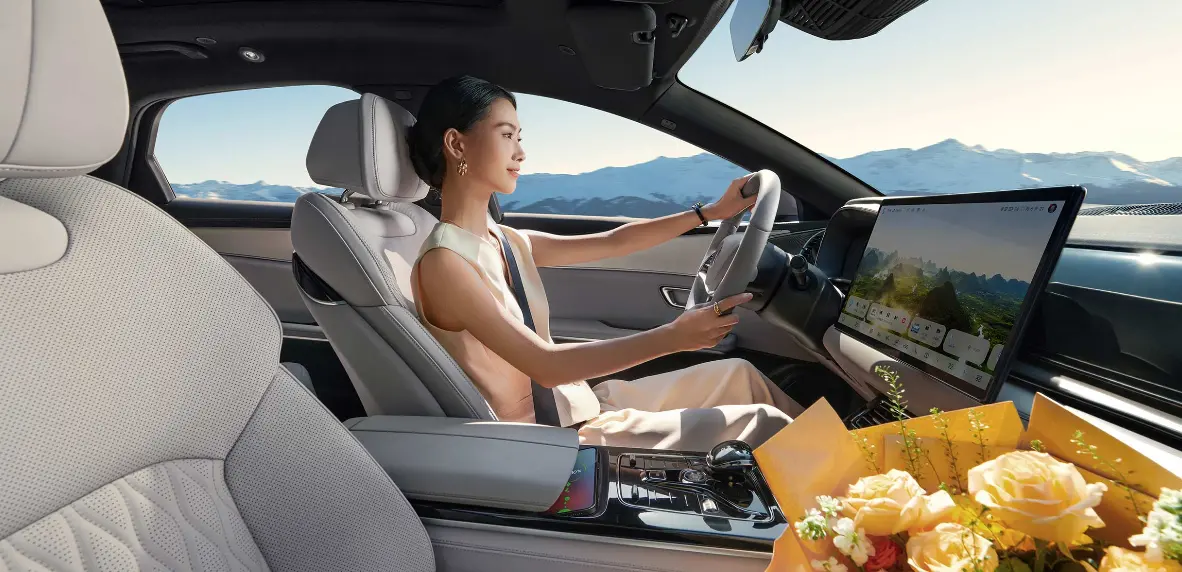 Full-temperature range vehicle thermal management architecture