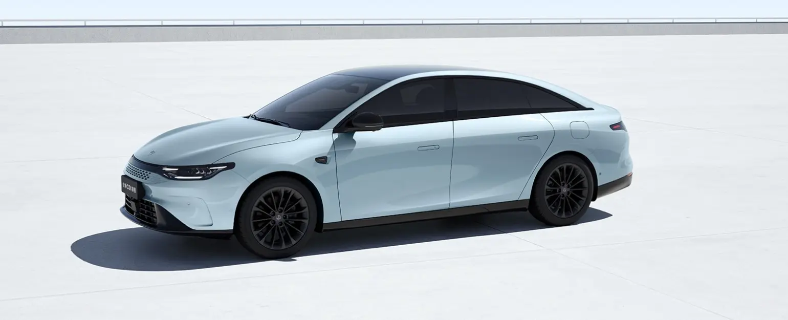 Five-meter-class large sedan