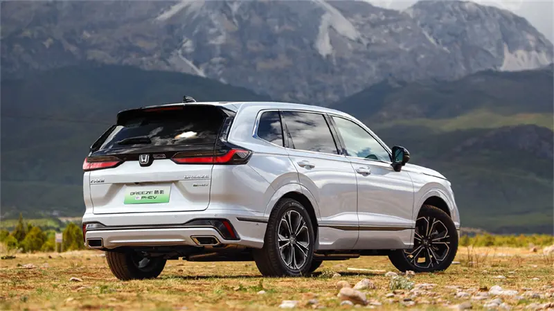 2025-Breeze Detailed Exterior Photo 2