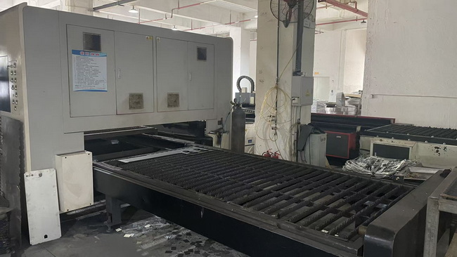 Industrial laser cutting machine for precision tool component fabrication