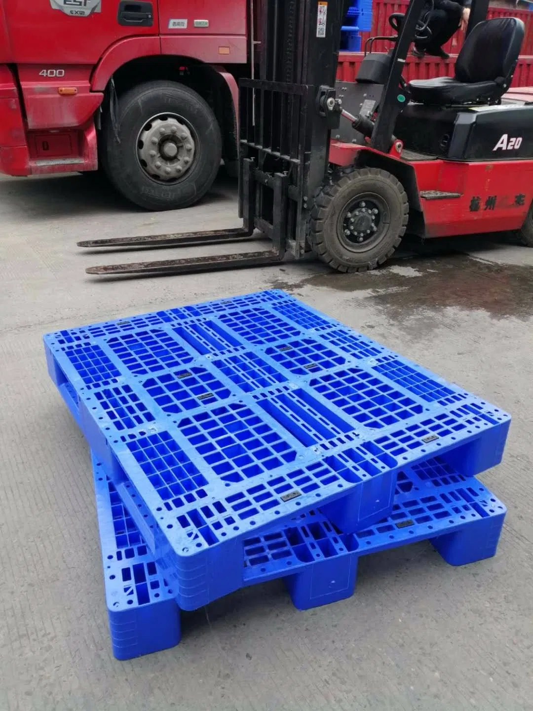 Environmentally Friendly and Recyclable Plastic Pallets Warehouse Turnover Pallets for The Garment and Textile Industry