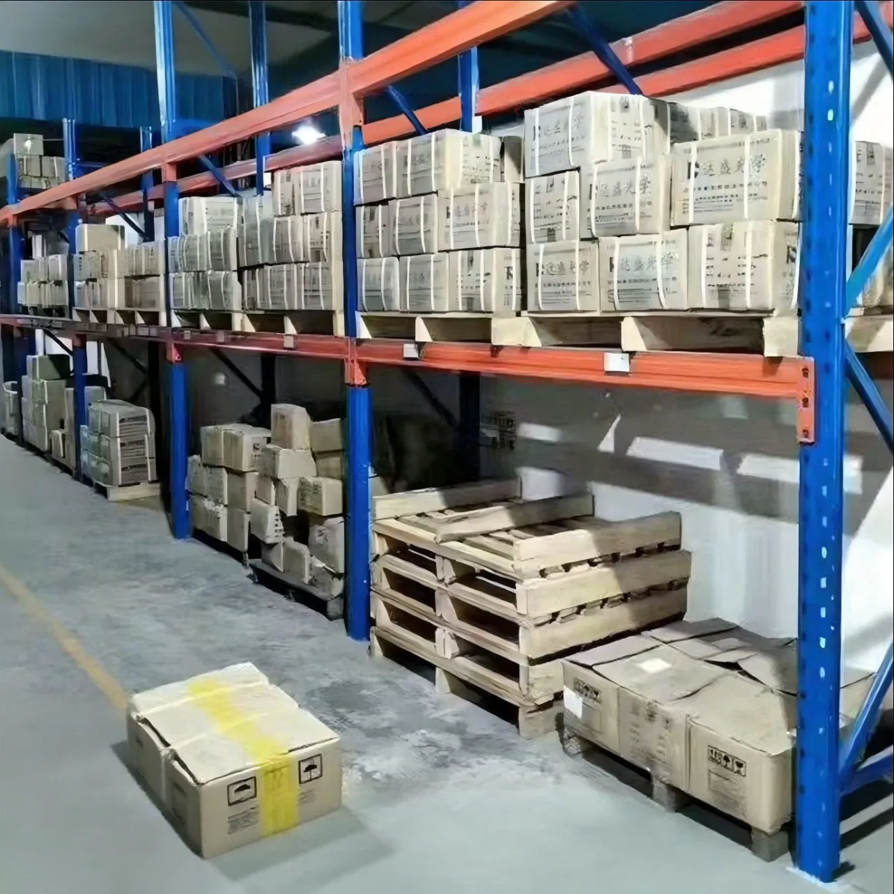 Robust Industrial Shelving Unit for Heavy Duty Storage Solutions