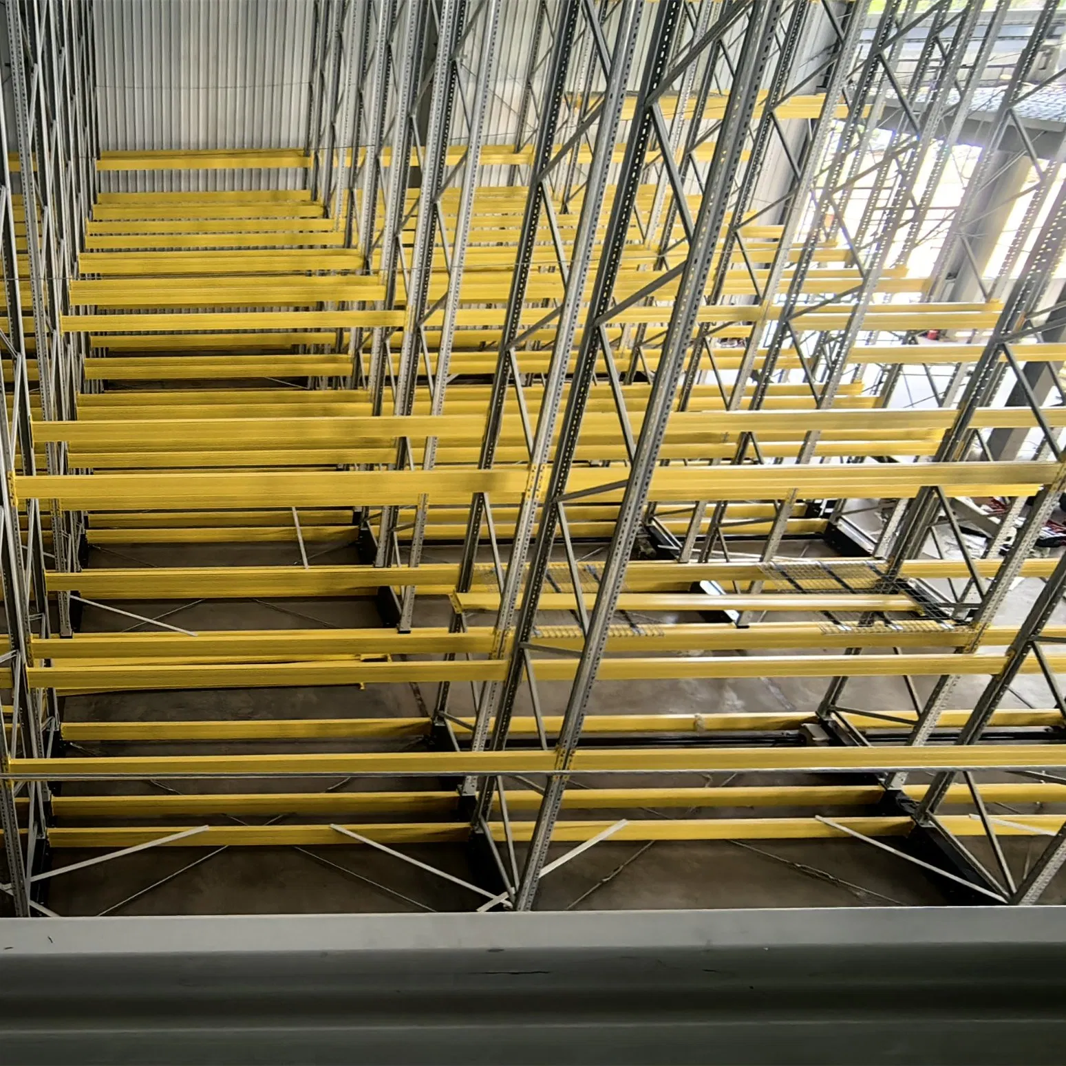 Warehouse Heavy Duty Electrical Powered Motorized Mobile Pallet Rack for Compact Storage