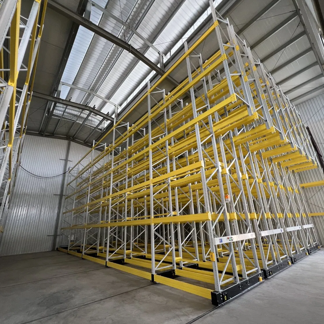 Warehouse Heavy Duty Electrical Powered Motorized Mobile Pallet Rack for Compact Storage