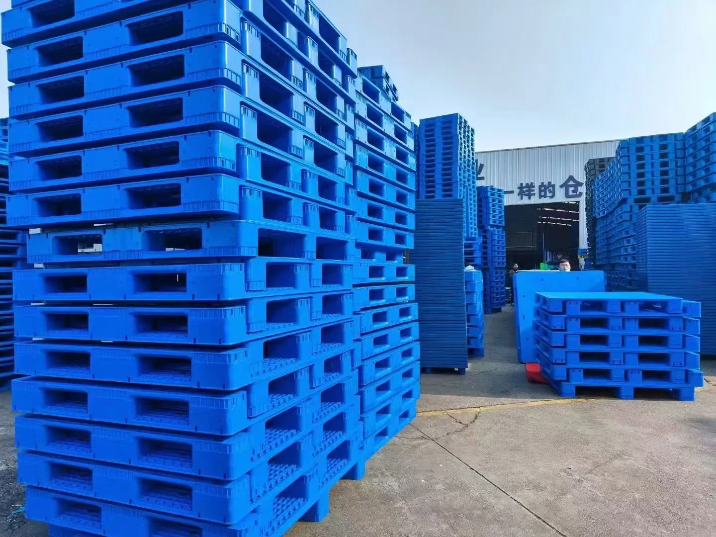 Plastic Pallets Can Be Placed on Shelves and in Three-Dimensional Warehouses, Improving Turnover Efficiency, with Strong Versatility and Convenience in Use.