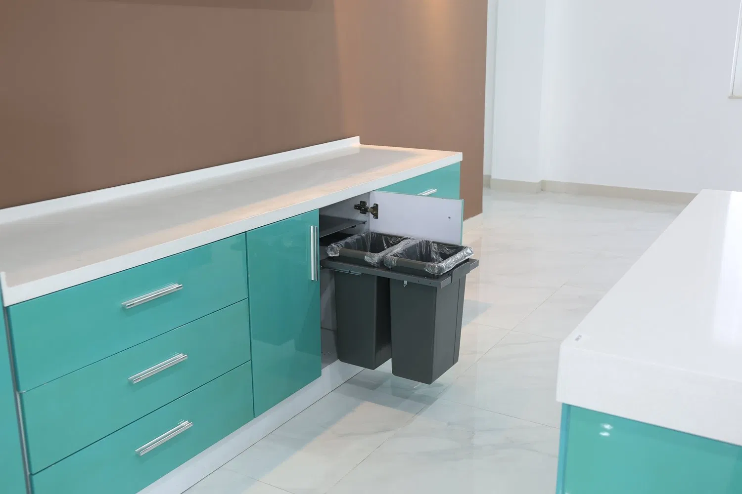 Tekey Kitchen Cabinet Waste Bin Trash Can Pull out Waste Container Plastic Dustbins Hidden Built-in Soft Closing Ball Bearing Slide Pull out Waste Storage