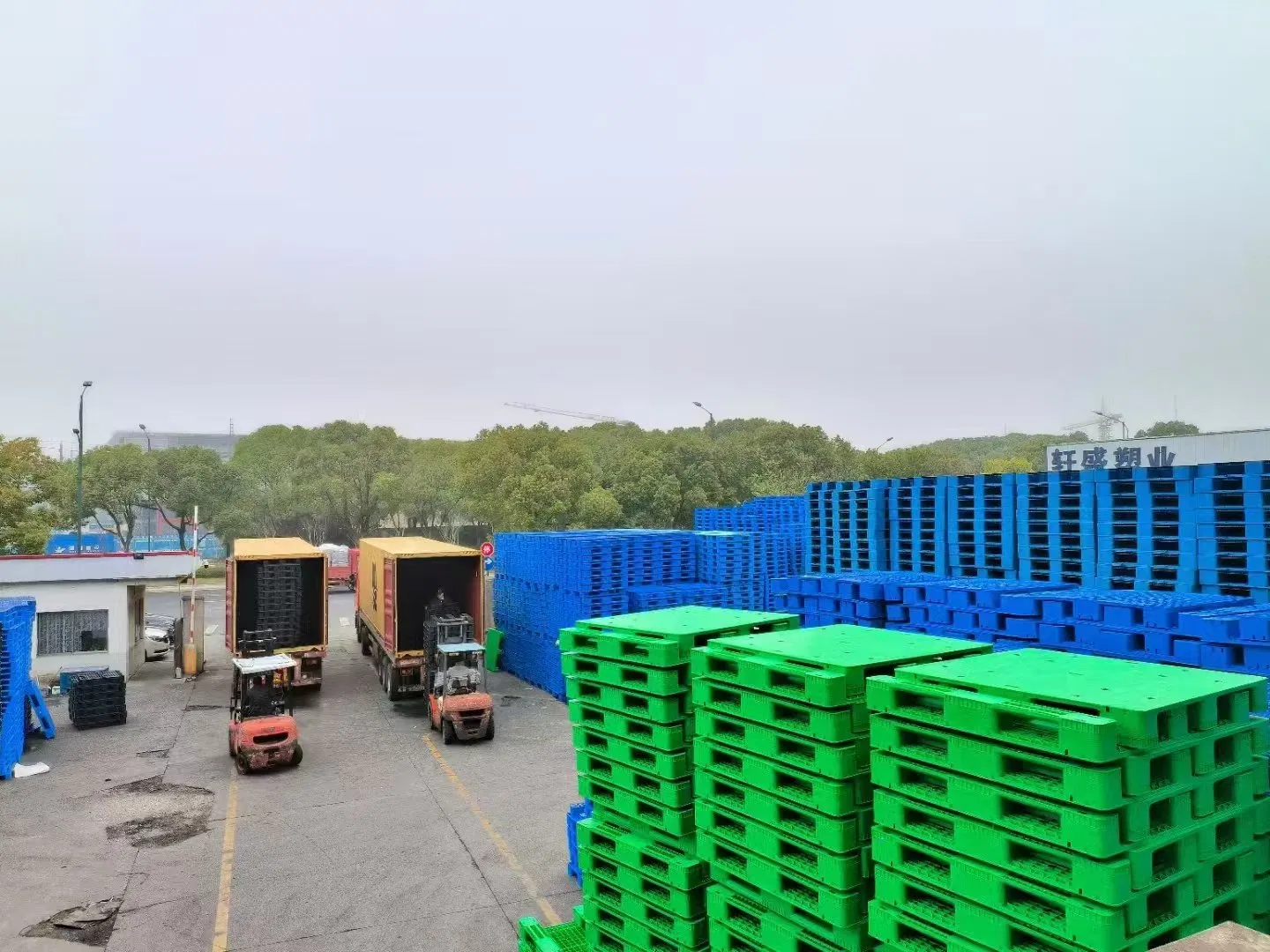 Plastic Pallets Can Be Placed on Shelves and in Three-Dimensional Warehouses, Improving Turnover Efficiency, with Strong Versatility and Convenience in Use.