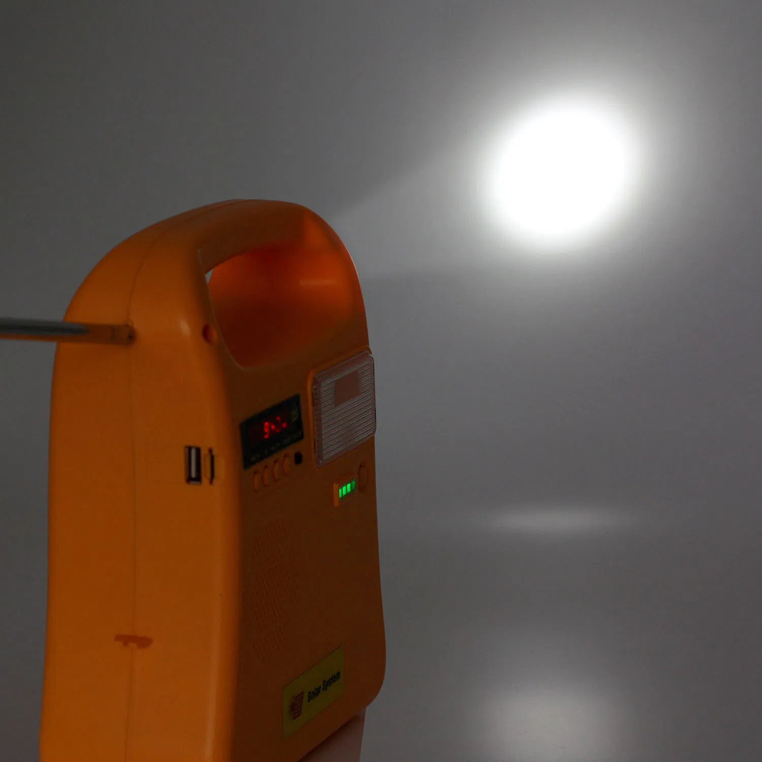 Kit de luz solar portátil para hogar solar fuera de la red para interiores y exteriores