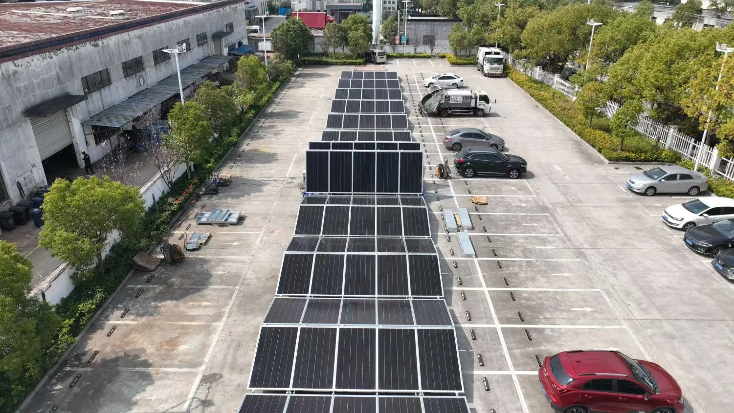 Proyecto Solar en Sitio de Construcción