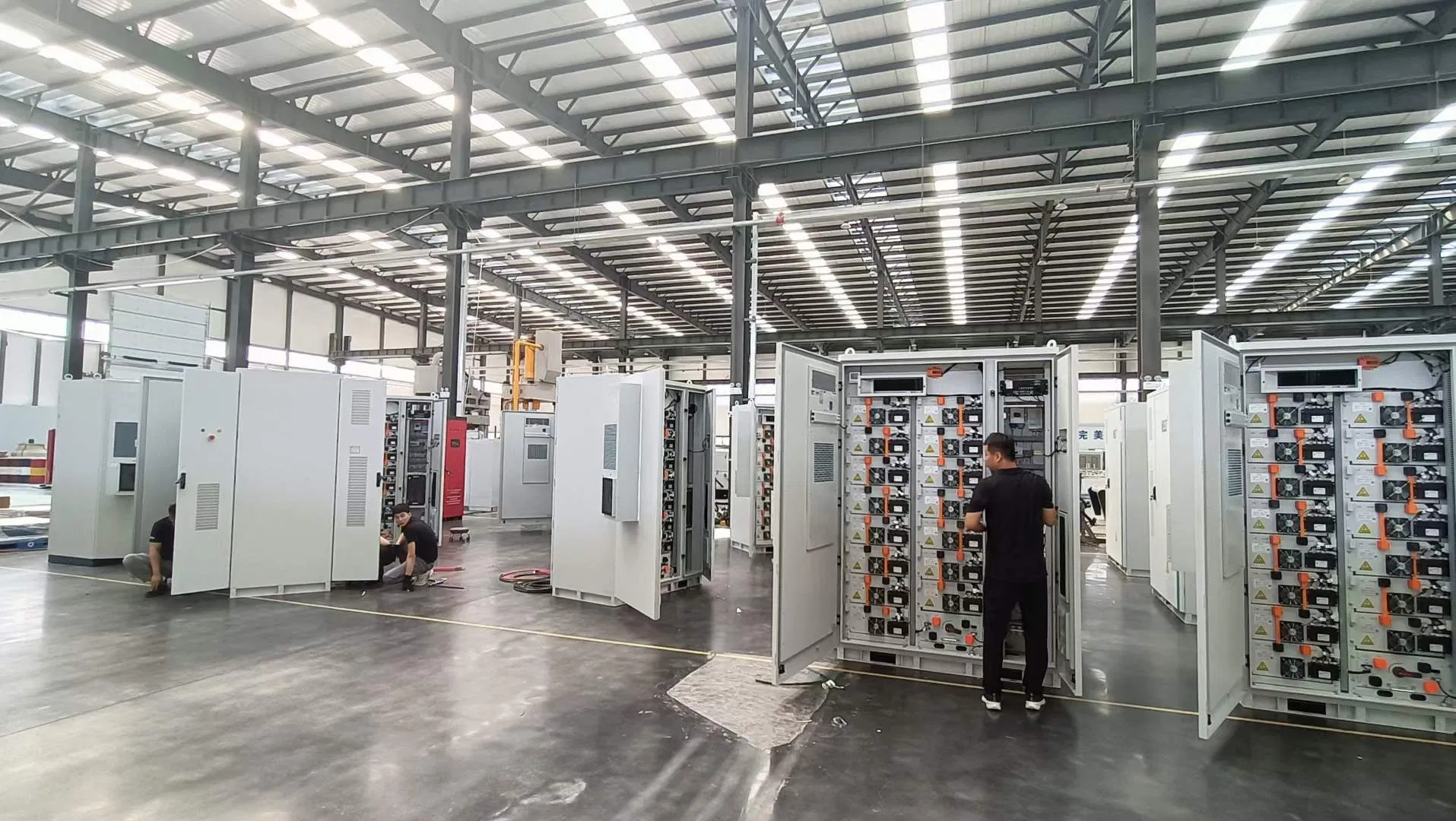 Sistema de Almacenamiento de Energía Solar Híbrido con Batería PV Acceso Off-Grid 200kw 650kwh para Área Remota con 200kwp Batería LiFePO4