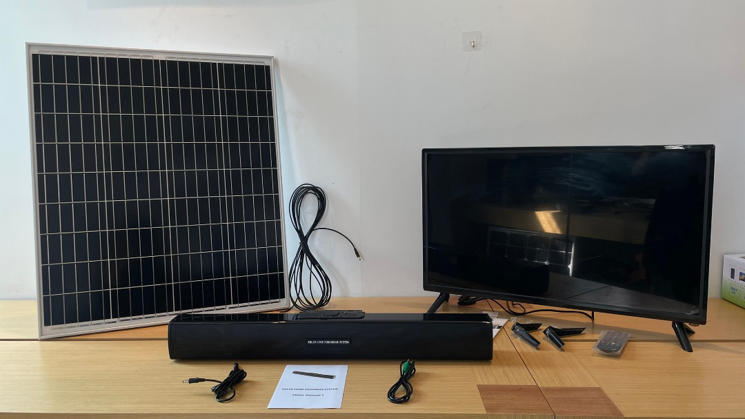 Sistema Solar Mini Power para Hogar con 32inch Televisor LED Luz Ventilador de Corriente Continua Panel Solar para Uso Rural o de Emergencia