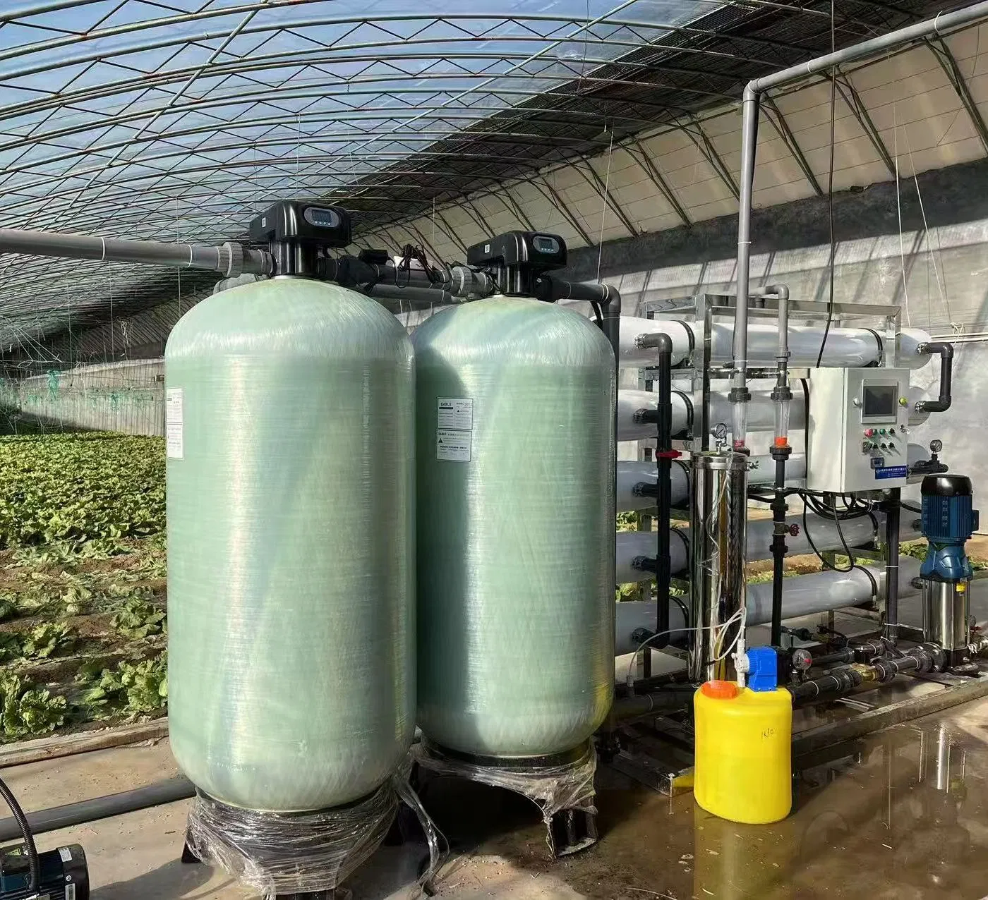Sistema de purificación de agua RO industrial alimentado por energía solar, tratamiento de agua fuera de la red para áreas remotas