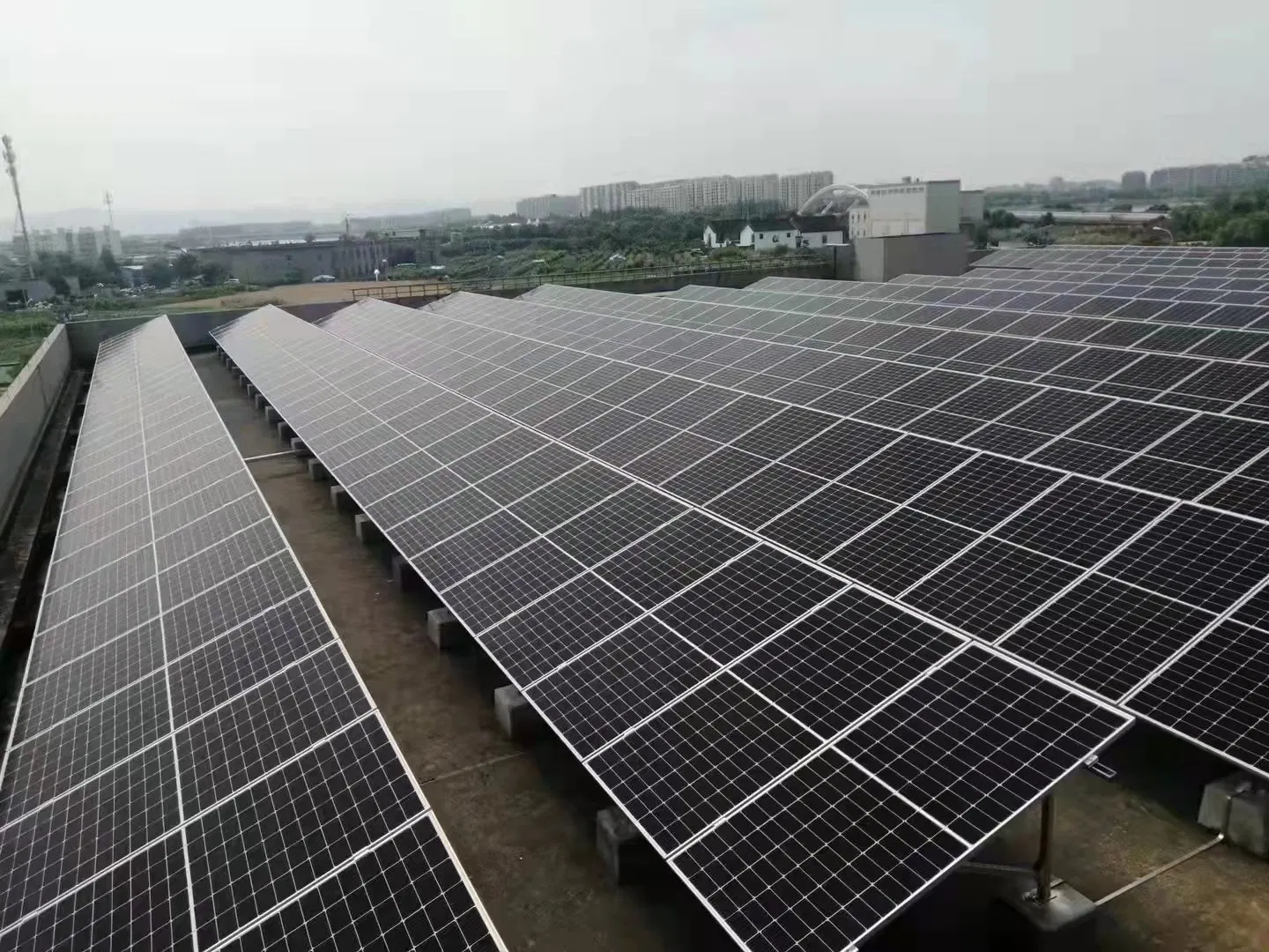 Generación de energía solar fuera de la red Sistema de almacenamiento de energía comercial e industrial 100kw Inversor híbrido industrial
