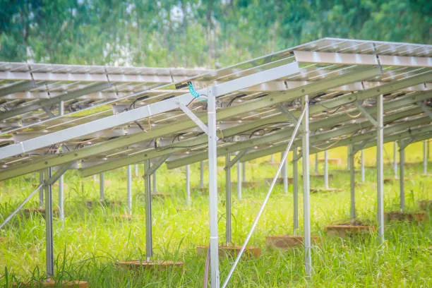 Solución de montaje en tierra resistente a la corrosión y de alta resistencia para granjas solares para todos los usos