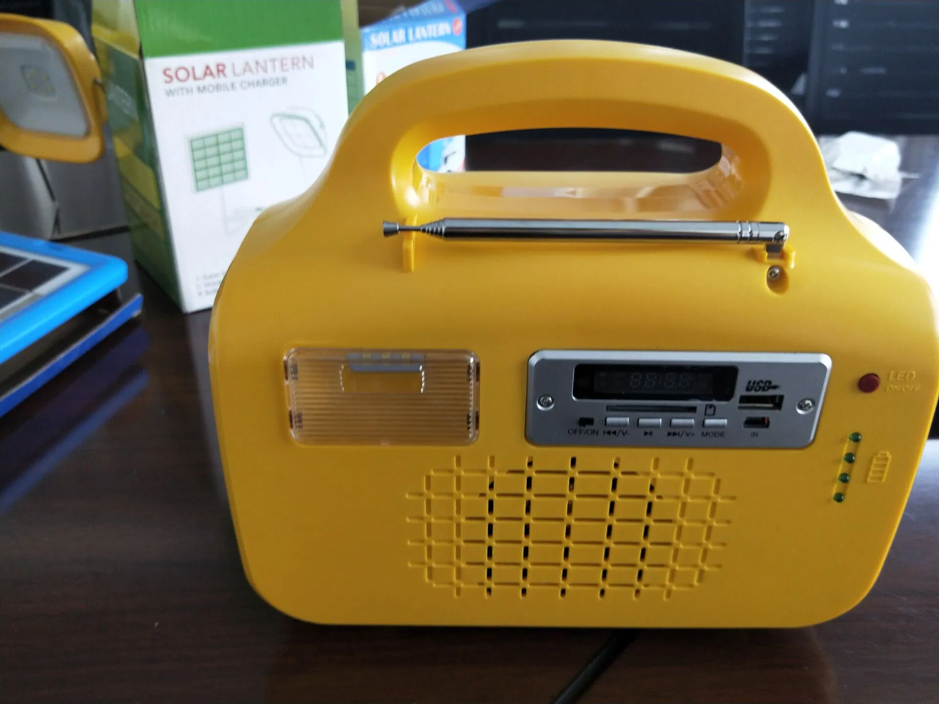 Sistema de Iluminación Portátil de Energía Solar FM Radio/MP3/Supporting Ventilador 10W para Áreas Remotas