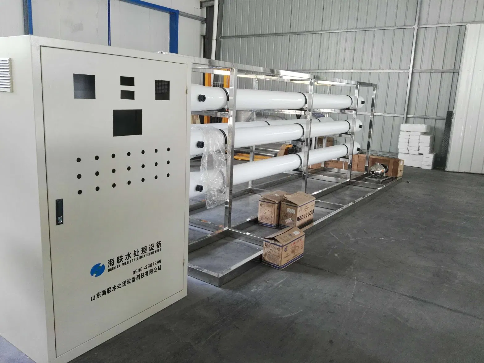 Sistema de purificación de agua RO industrial alimentado por energía solar, tratamiento de agua fuera de la red para áreas remotas