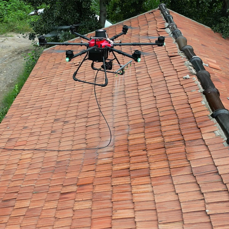 Dron de limpieza de paneles solares con sistema de batería de estado sólido