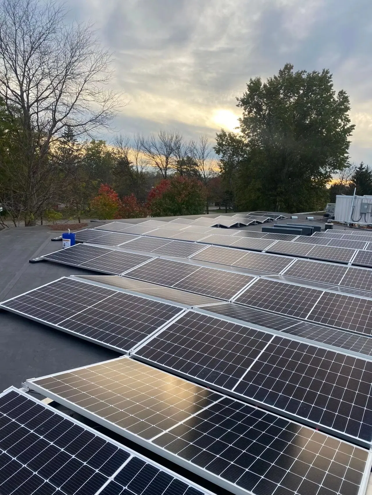 Instalación del sistema híbrido solar 1