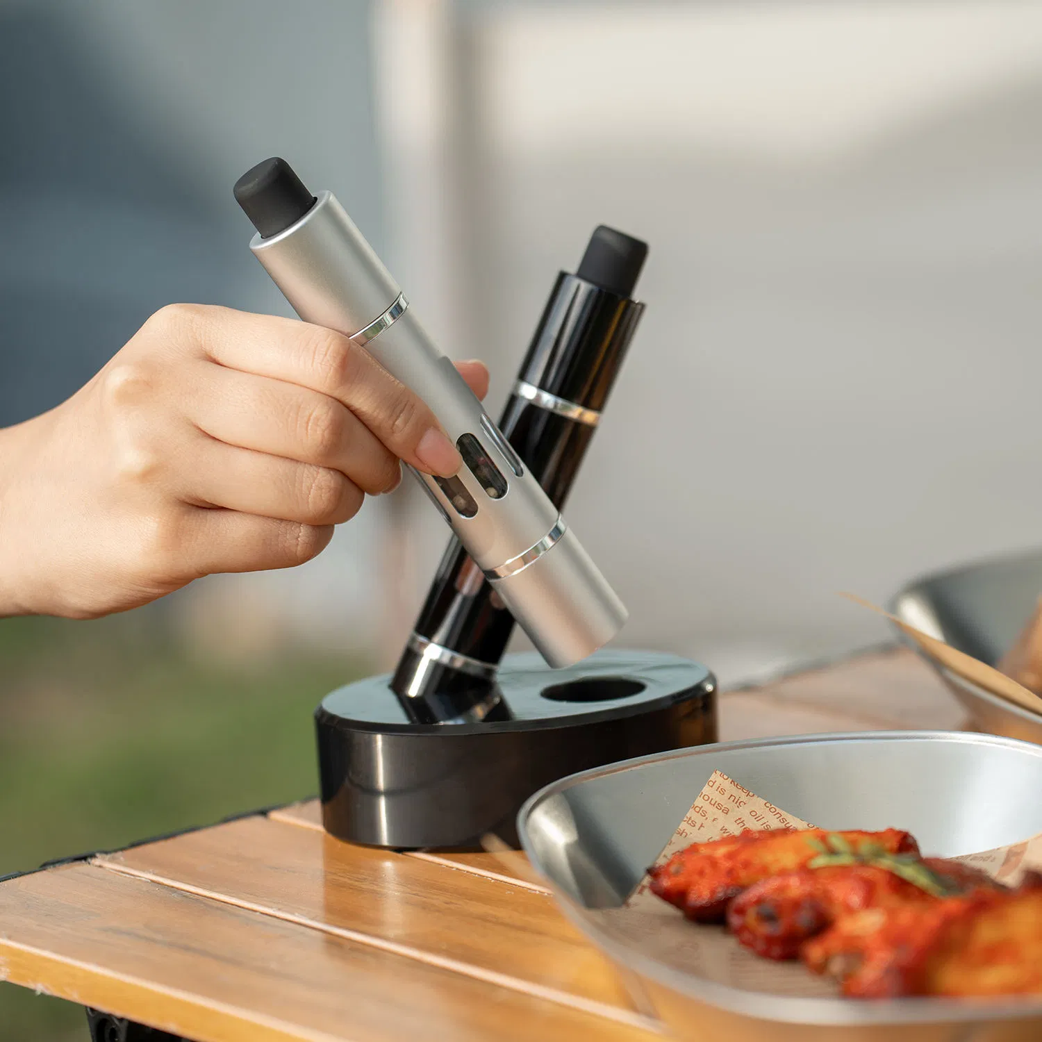 Mini One Handed Thumb Press Salt and Pepper Grinder Dry Spice Mills Portable Pepper Grinder Set