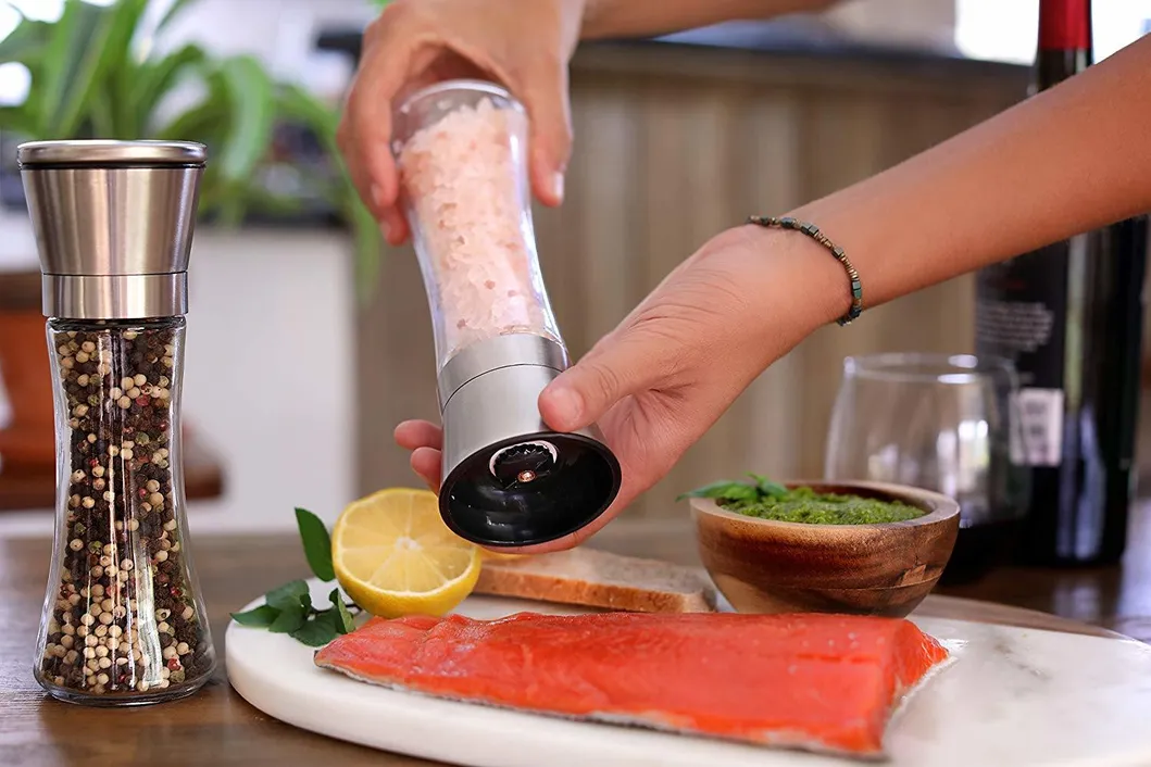 Conjunto de Moedores de Sal e Pimenta em Aço Inoxidável Alto com Suporte Esg11407