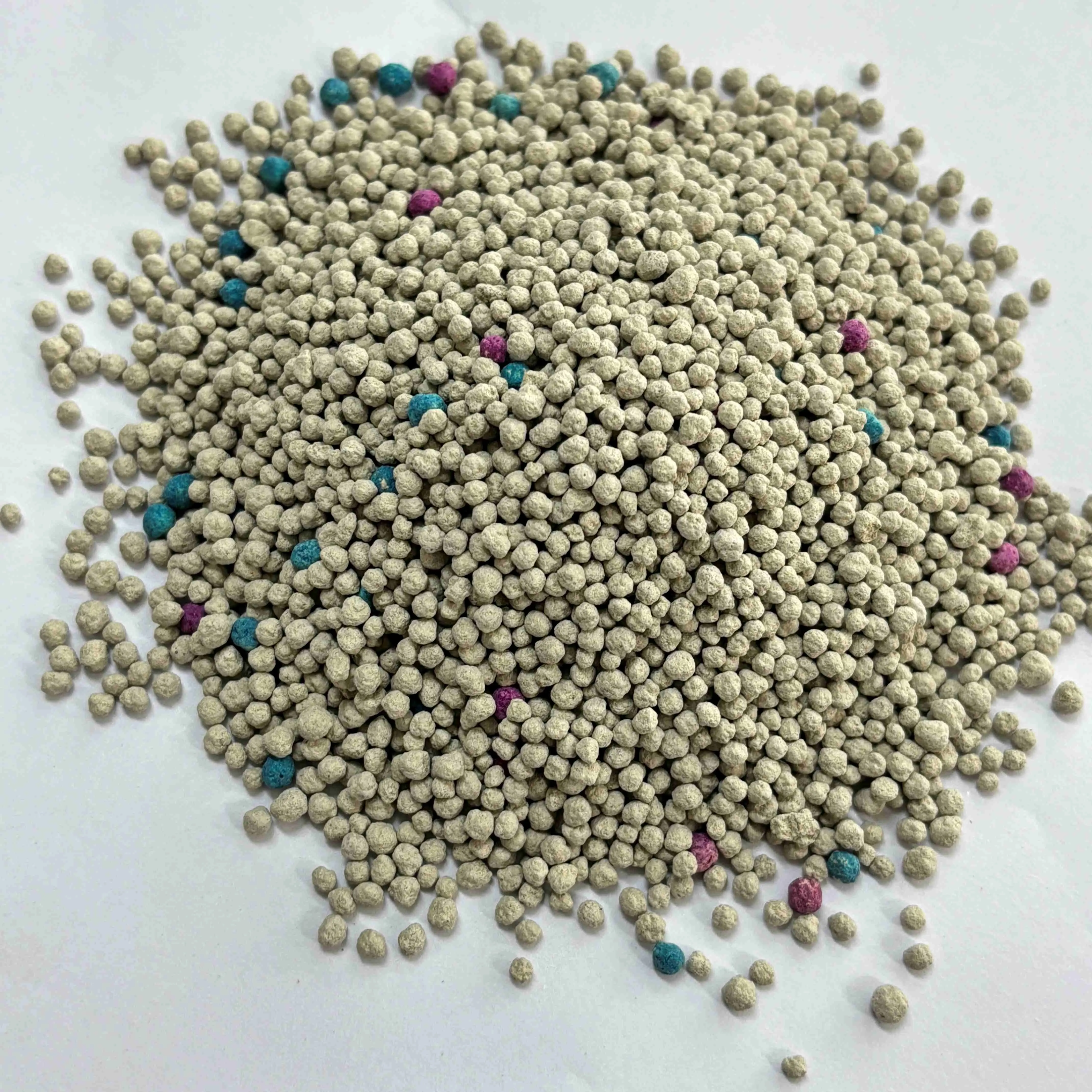 China Suppliers Factory 2.0-3.0mm Rapid Water Absorption Bentonite Ball Cat Litter with Strong Clumping and Odor Control