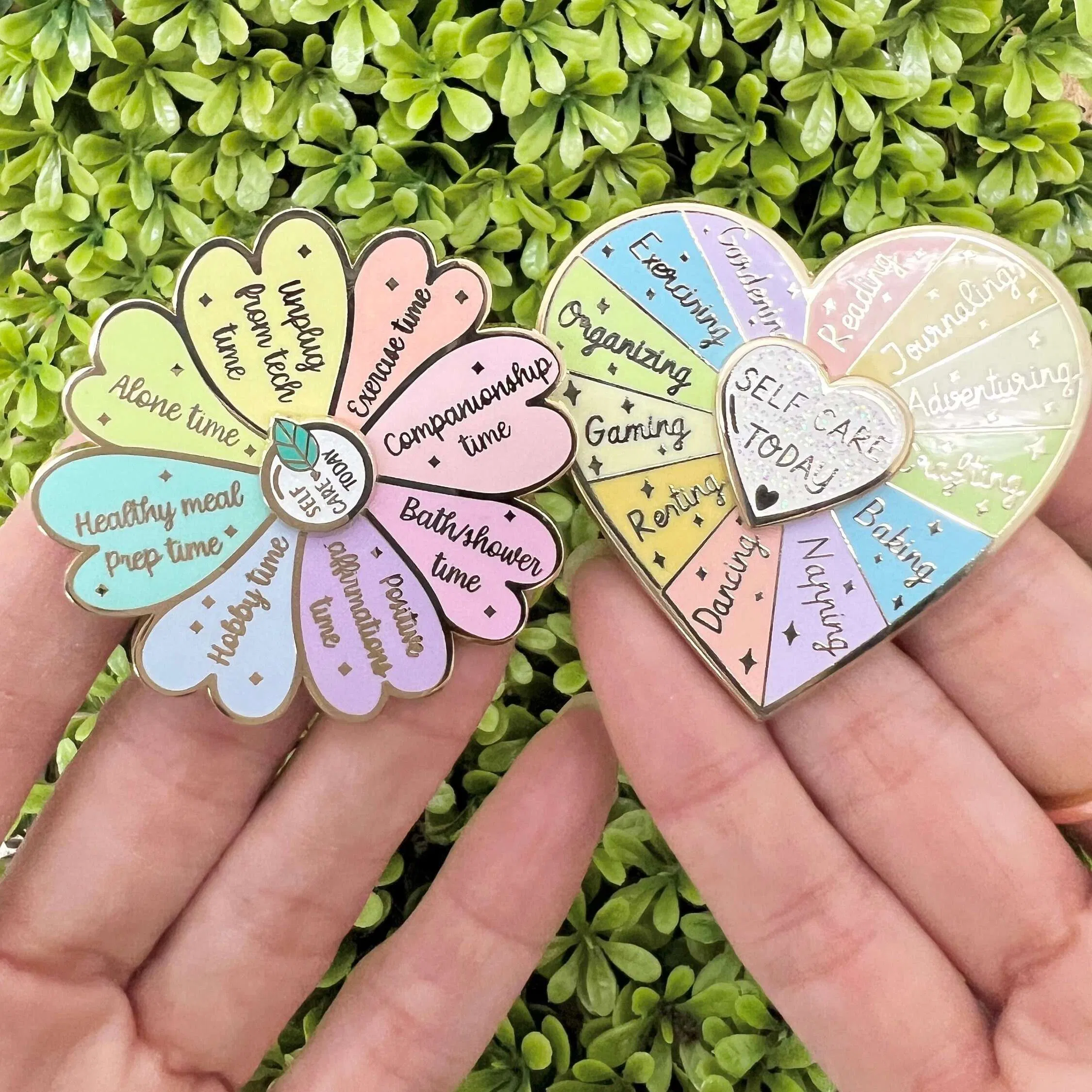 The New Hot My Social Battery Pin Wholesale Flower Spinning Pin Glitter Accessories Brooch Custom Mood Metal Hard Enamel Pin