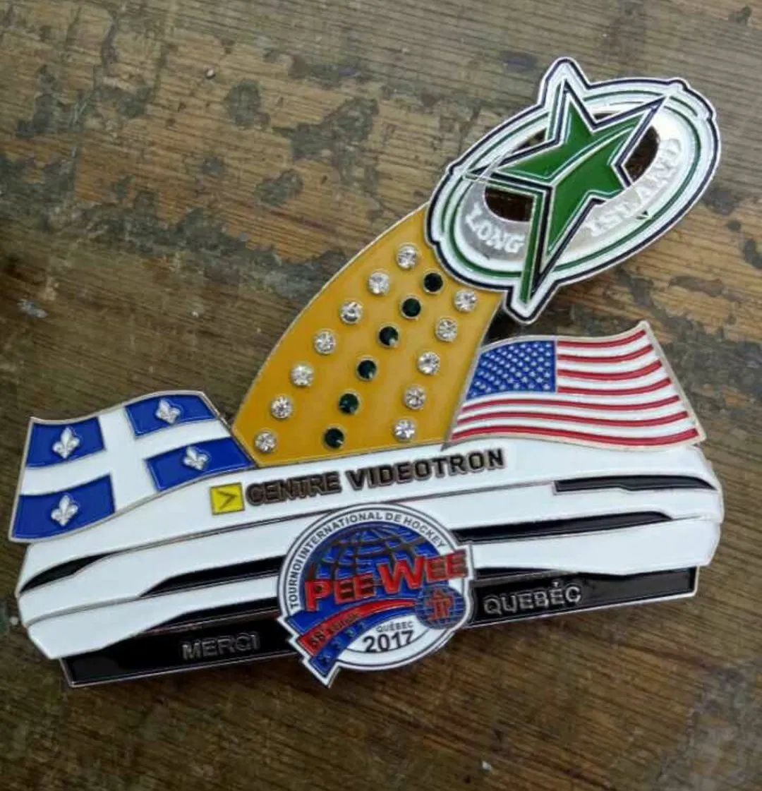 Manufacture Custom Pin Badge China Wholesale Hard Soft Enamel Metal Badge Giltter Glow Badge