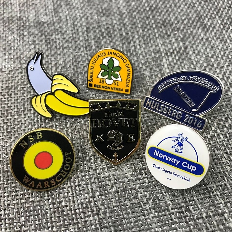 China Zhongshan Manufacturer Wholesale Custom Cartoon Soft Hard Enamel Metal Pin Badges Emblem High Quality Glitter Anime Enamel Lapel Pin Badge