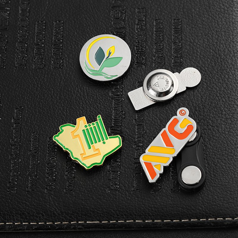 Wholesale Custom Printed Metal Film Pin Badges Bronze Enamel 'The Mandalorian' Baby Yoda Darth Vader Wars Characters for Caps