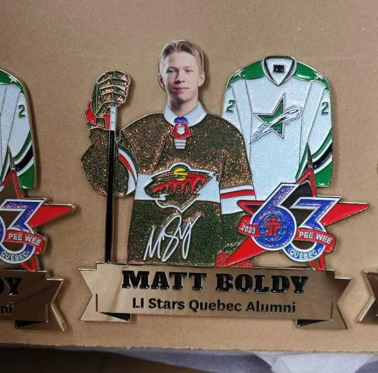 Manufacture Custom Pin Badge China Wholesale Hard Soft Enamel Metal Badge Giltter Glow Badge