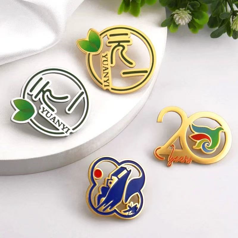 China Manufacturer Custom Design Metal Zinc Alloy Iron Die Cast Badge Brooch Pin Soft Hard Enamel Lapel Pins