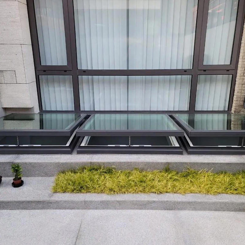 Robust Weather Resistant Aluminum Alloy Skylight Industrial Electric Smoke Vent Windows