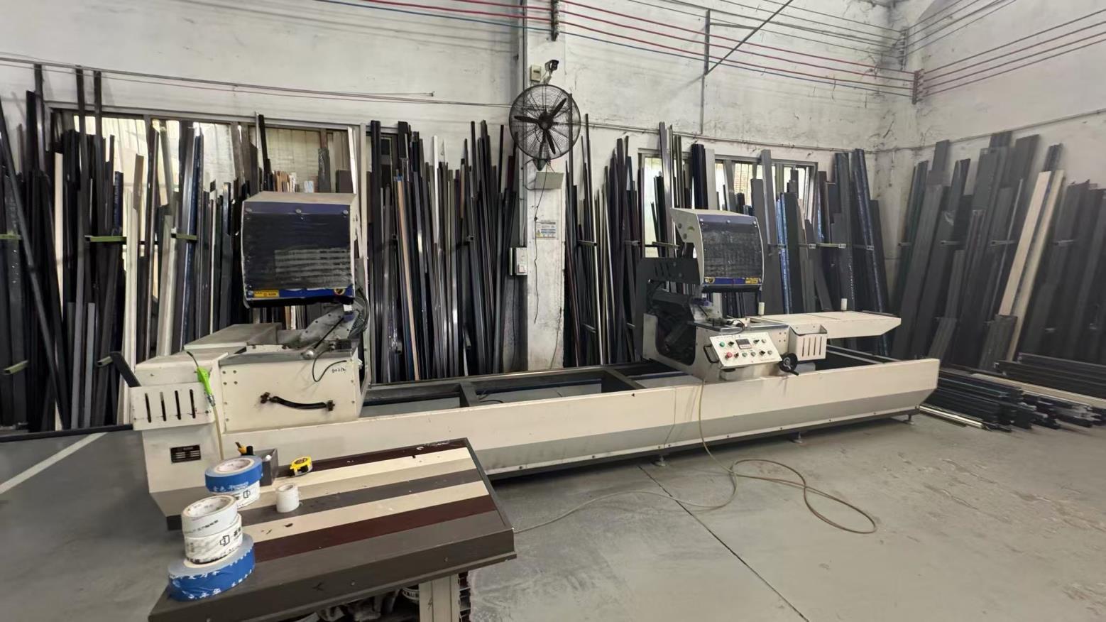 Aluminum profile cutting machine - factory production line