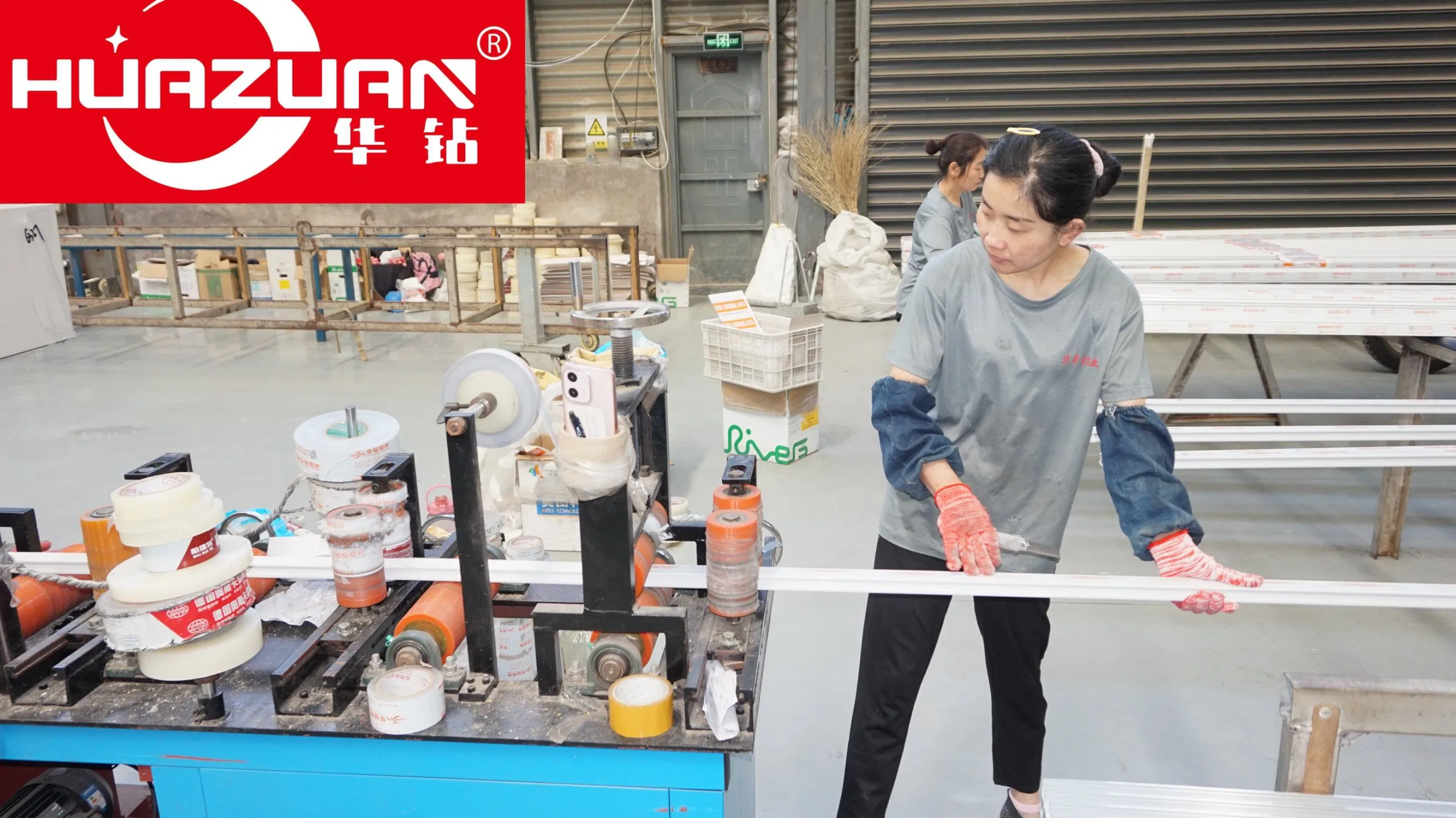 6063/6061 Aluminum Alloy Doors and Windows, Industrial Aluminum Profiles, Building Aluminum Profiles for Houses